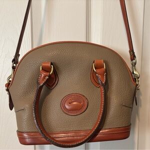 Excellent condition!Dooney & Burke Classic Brown Leather Women's Bag/Not 1 stain